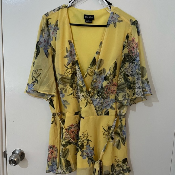 City Chic Sweet Garden Wrap top - Picture 4 of 5